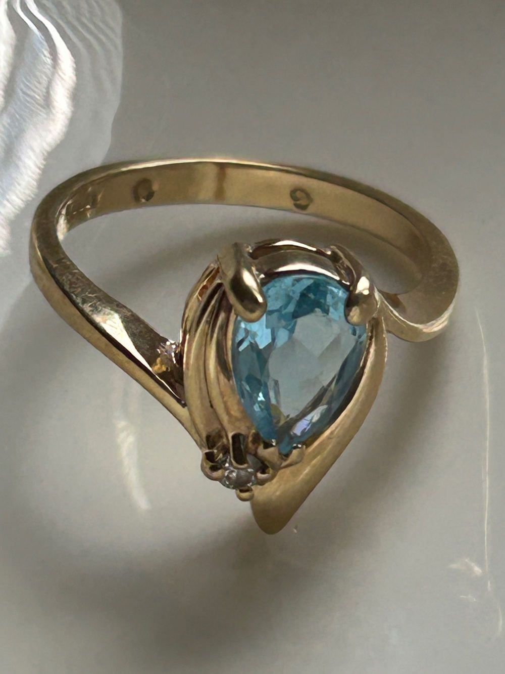 Gold  Ring Teardrop Blue Topaz Stone CZ Accent Stone Ring - Jewelry Size 6-7 EUC